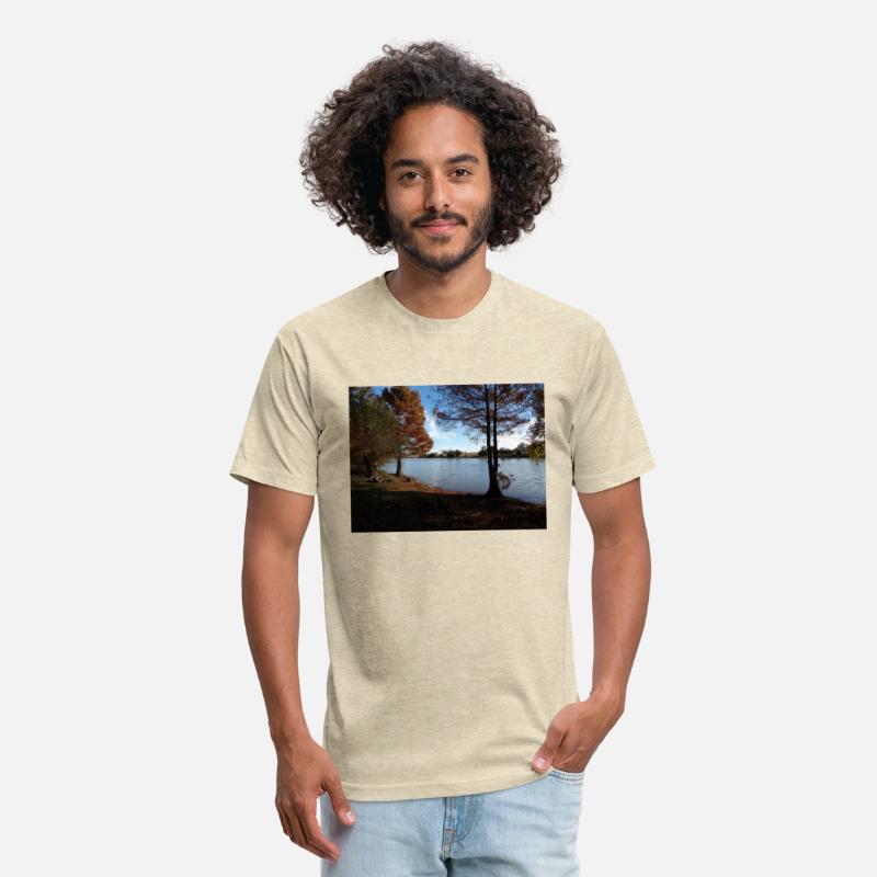 Fall colors along the lake shore